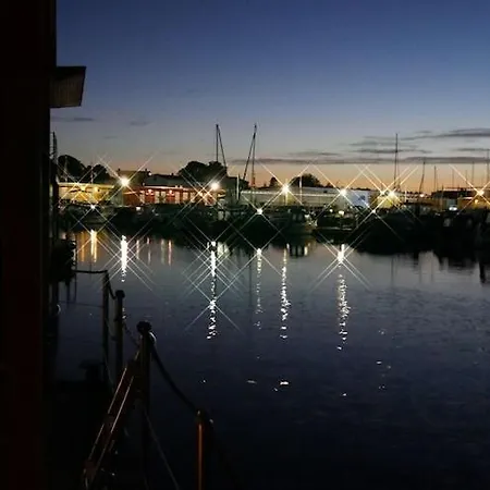 Botel Hausboot In Am Bodden Kröslin