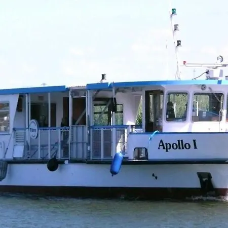 Hausboot In Am Bodden Botel Kröslin
